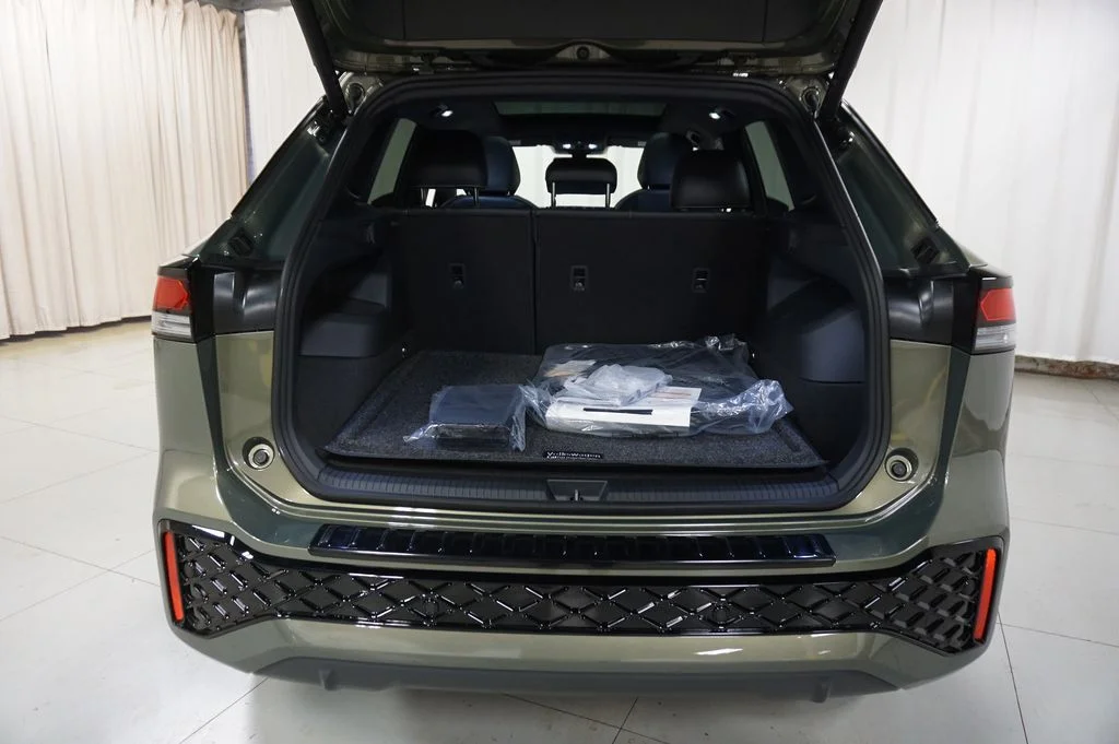 New 2026 Avocado Green w/Deep Black Roof Volkswagen 2.0T SE R-Line Black image 28