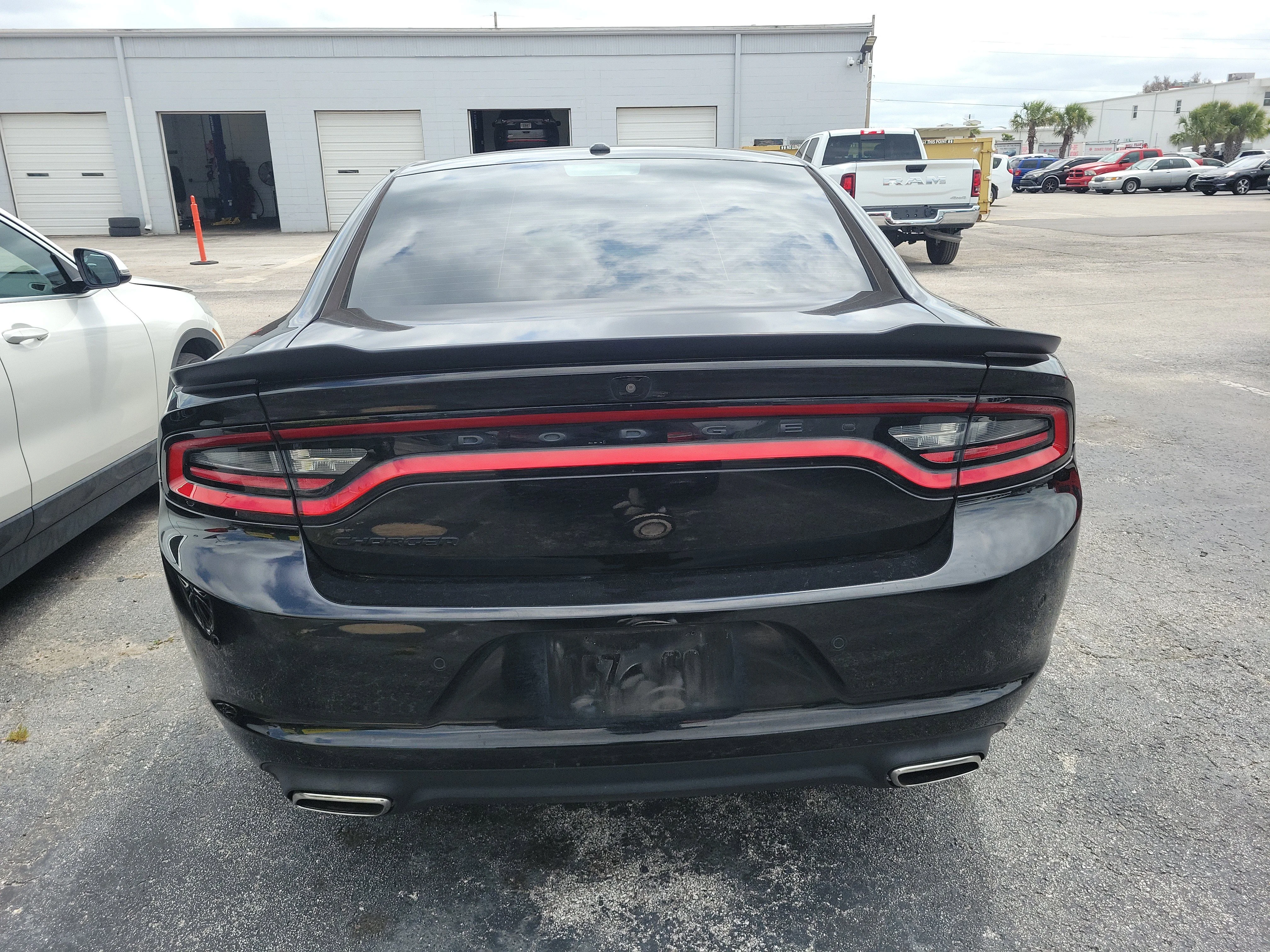 Used 2020 Pitch Black Clearcoat Dodge SXT image 6