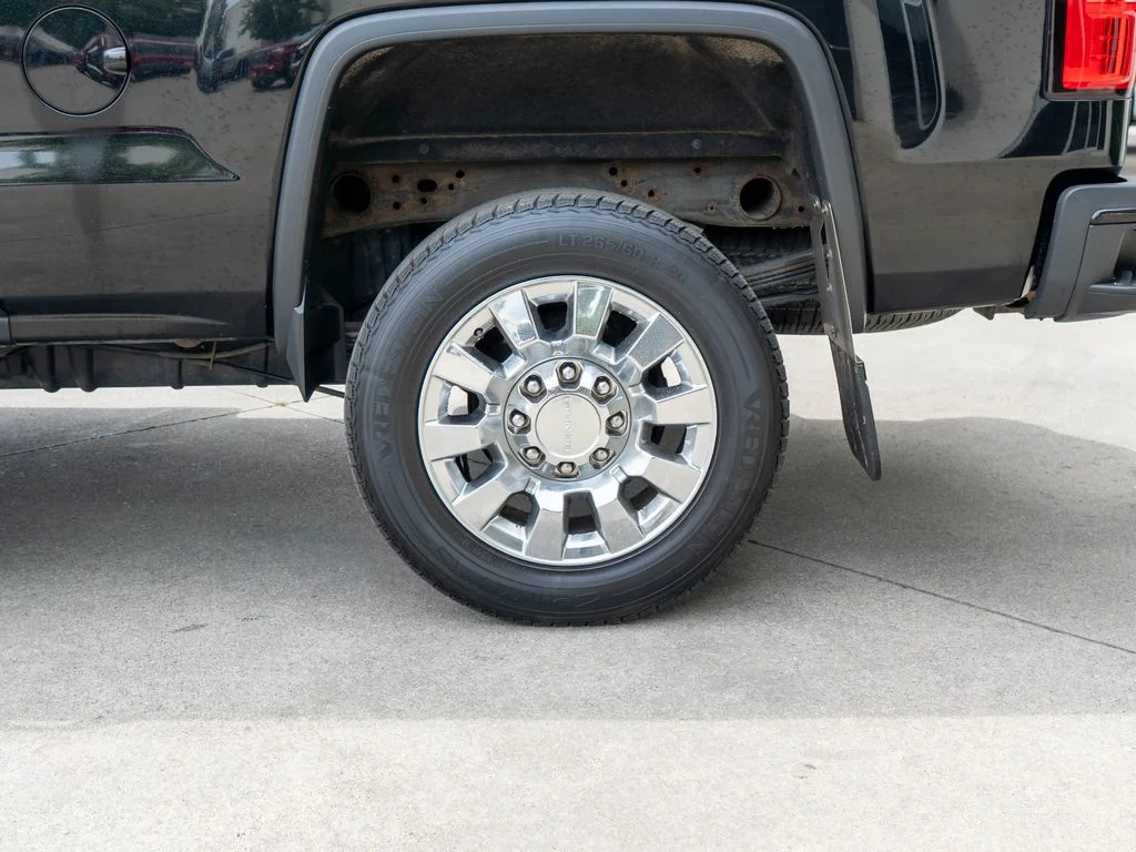 Used 2018 Black GMC Denali image 32