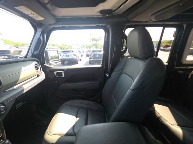 Used 2024 Black Clearcoat Jeep High Altitude image 27