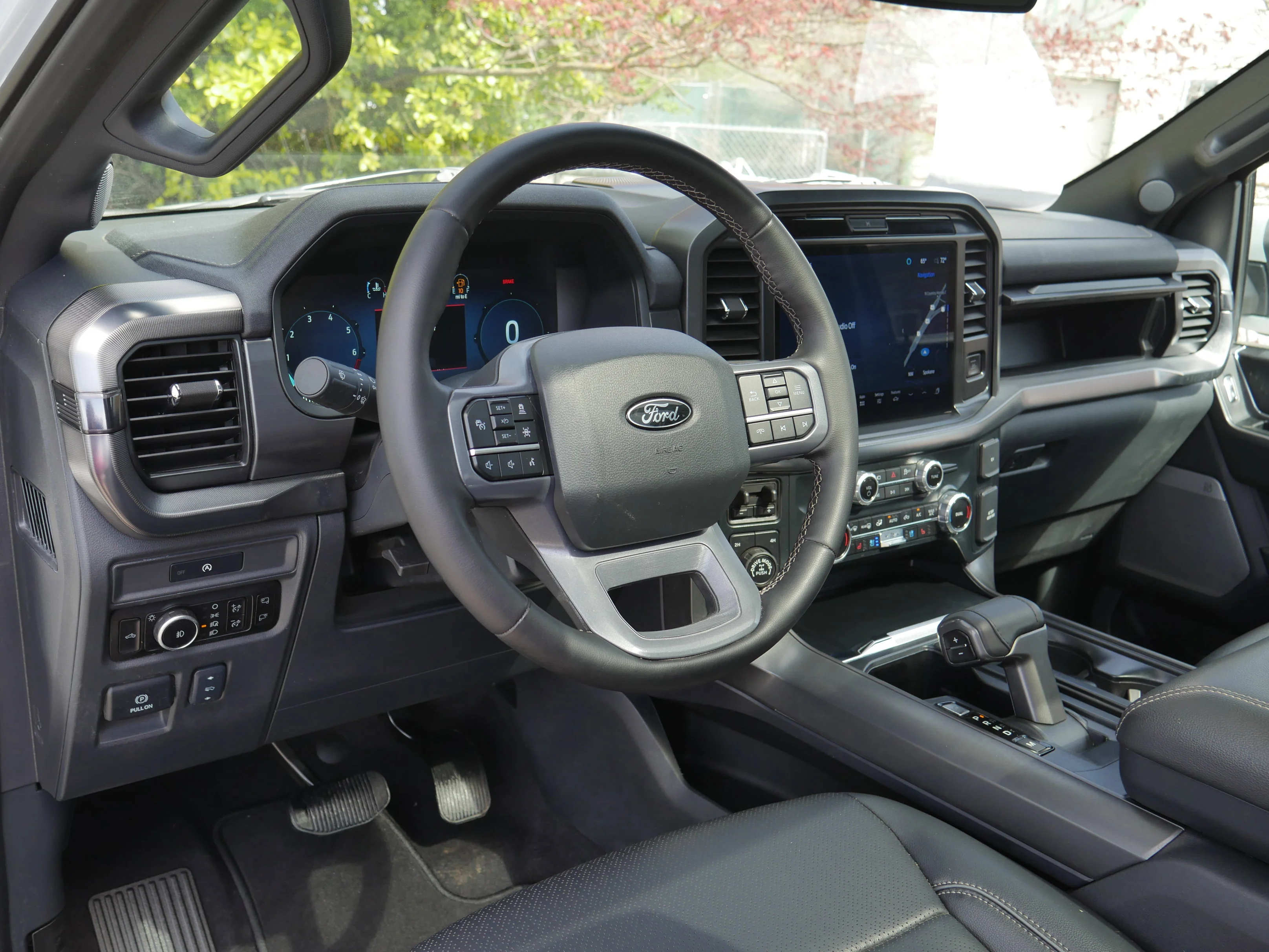 Certified Used 2025 Space White Metallic Ford LARIAT image 4