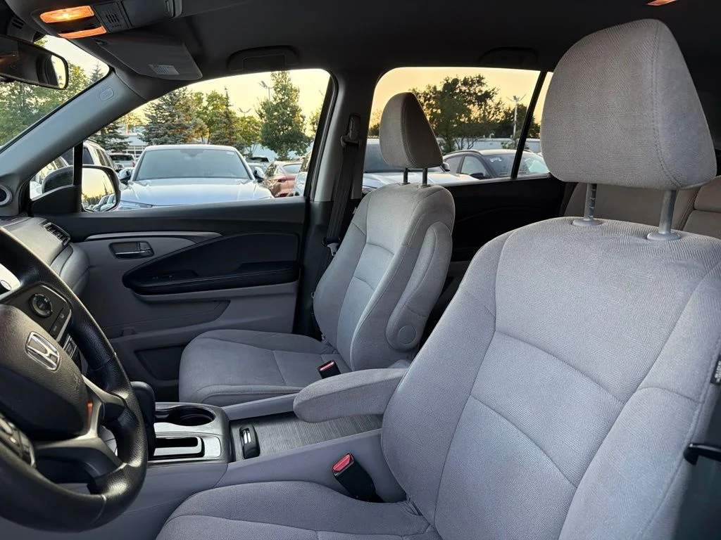 Used 2019  Honda LX image 12