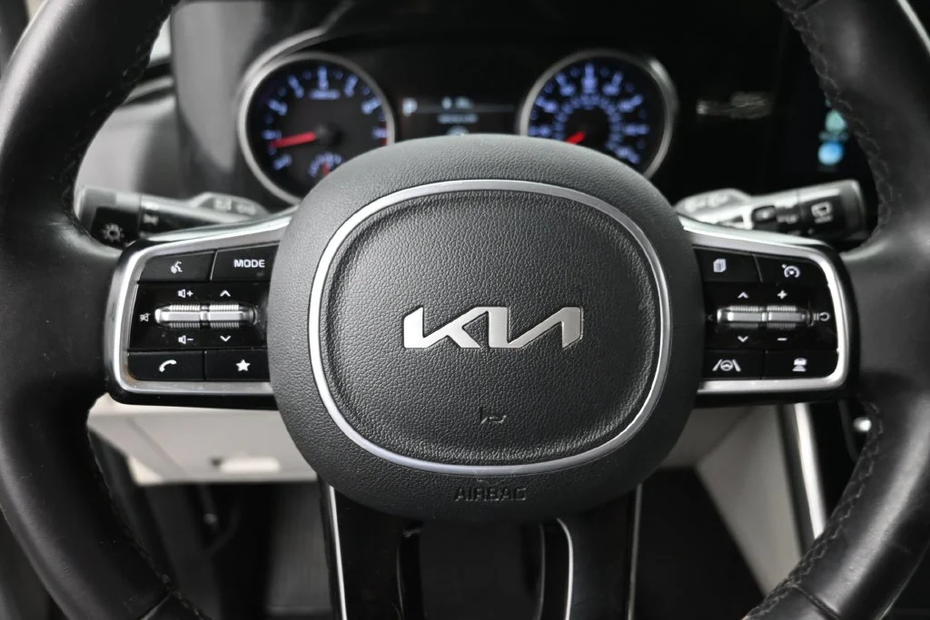 Used 2024 White Kia EX image 19