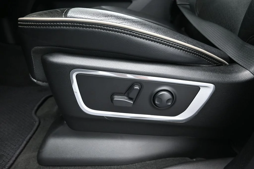 Used 2023 Bright White Clearcoat Ram Laramie image 21