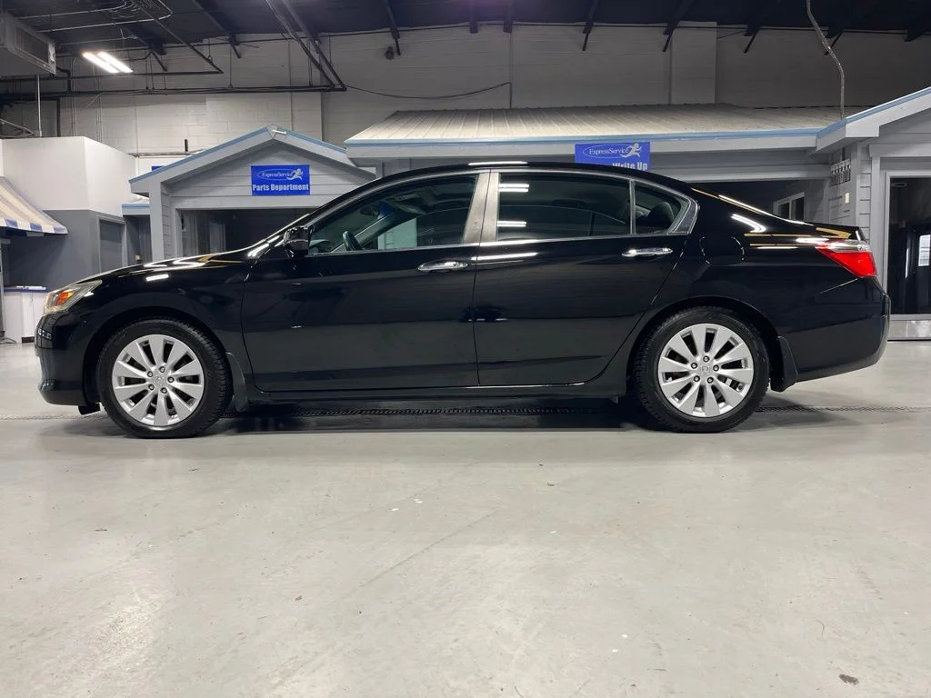 Used 2013 Crystal Black Pearl Honda EX-L image 4