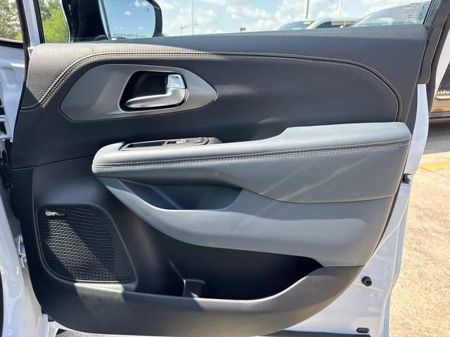 New 2027 White Chrysler Pinnacle image 15