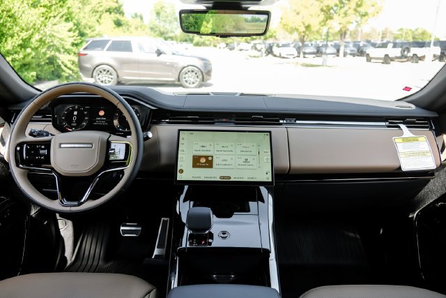 New 2027 Fuji White Land Rover Dynamic SE image 18