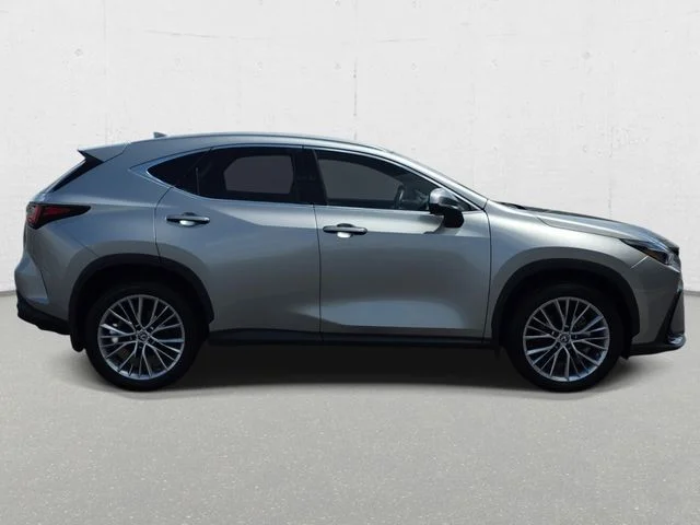 Used 2023 Silver Lexus 350 Luxury image 4