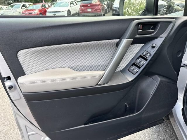 Used 2018 Silver Subaru 2.5i Premium image 26