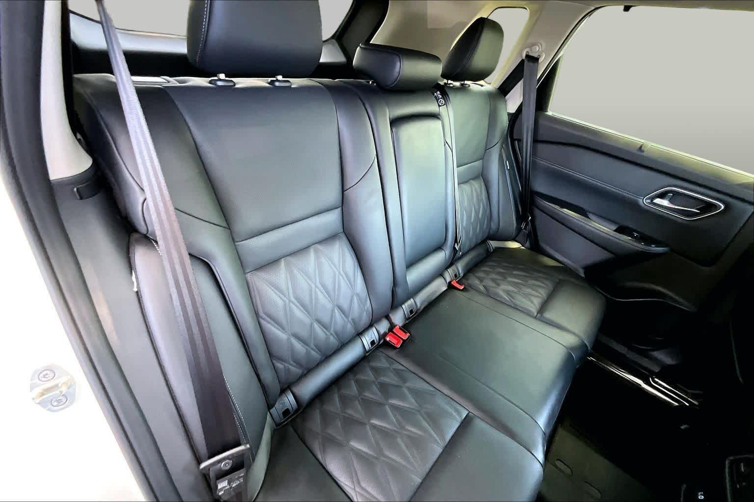 Used 2024 Everest White Pearl Nissan Platinum image 20