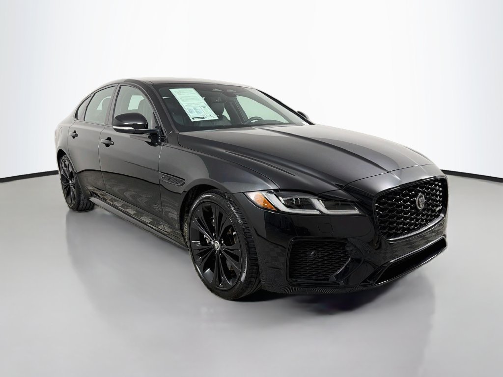 Used 2024 Black Jaguar R-Dynamic SE image 3