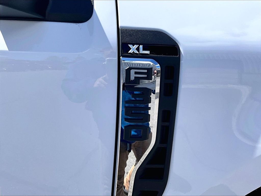 Used 2024 Oxford White Ford XL image 28