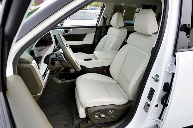 Used 2025 White Hyundai Calligraphy image 19