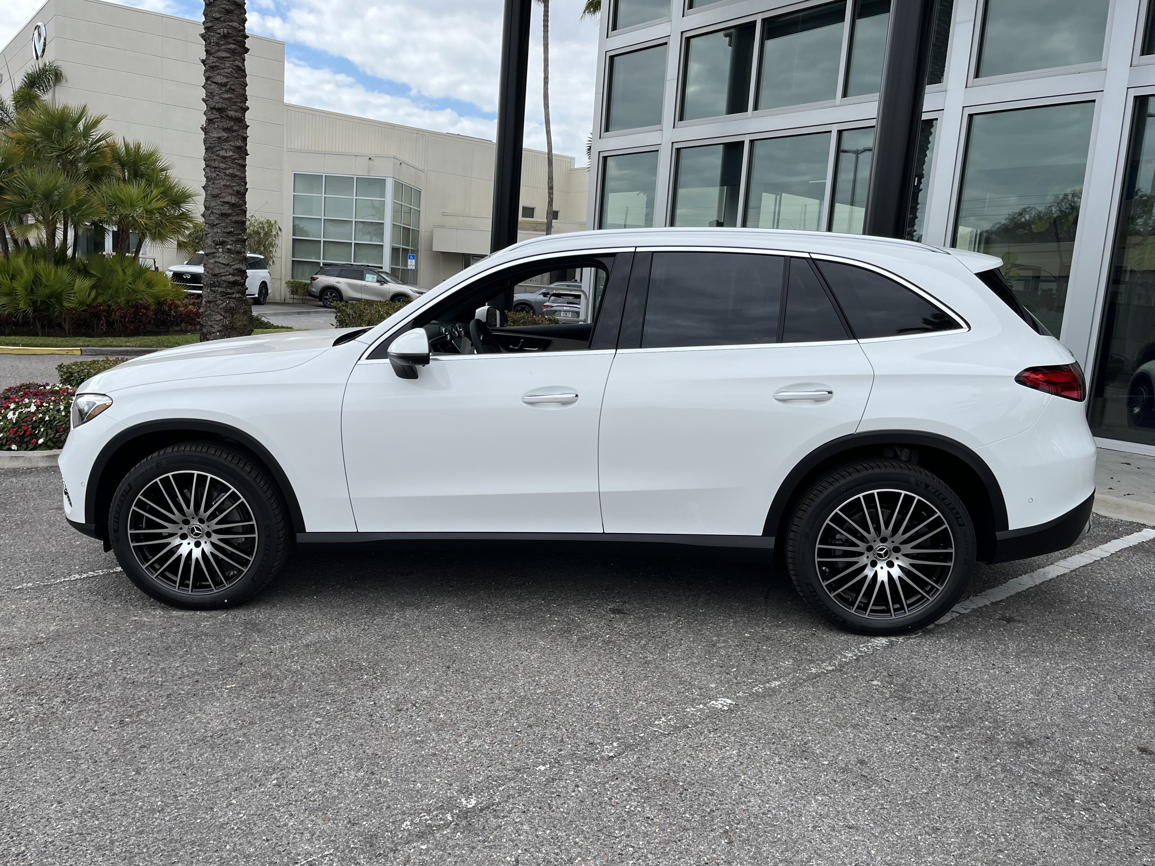 New 2026 Polar White Mercedes-Benz GLC 300 image 32
