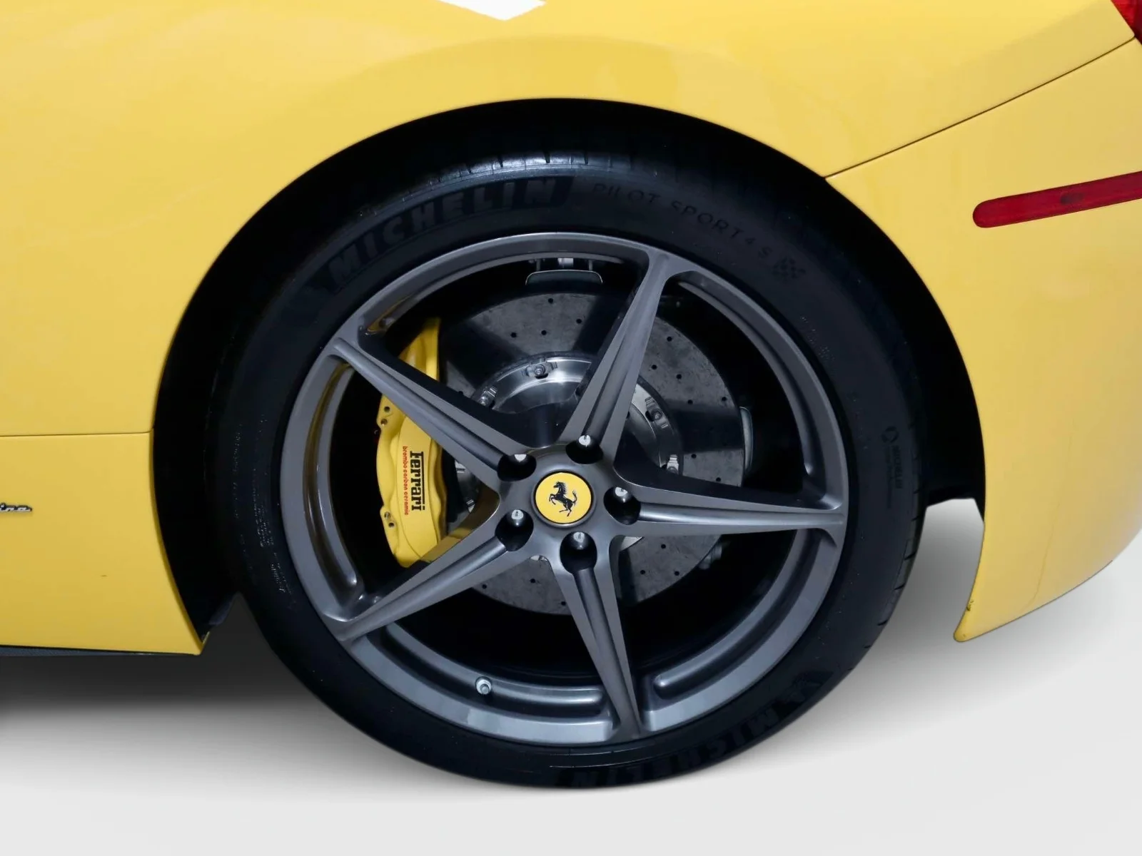 Used 2013 Giallo Modena Ferrari 2dr Conv image 9