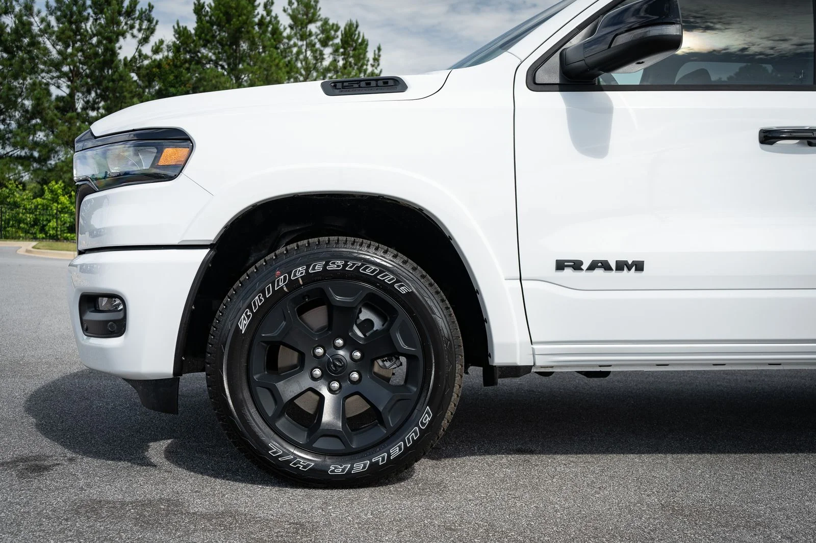 New 2026 Bright White Clear-Coat Exterior Paint RAM Big Horn/Lone Star image 4