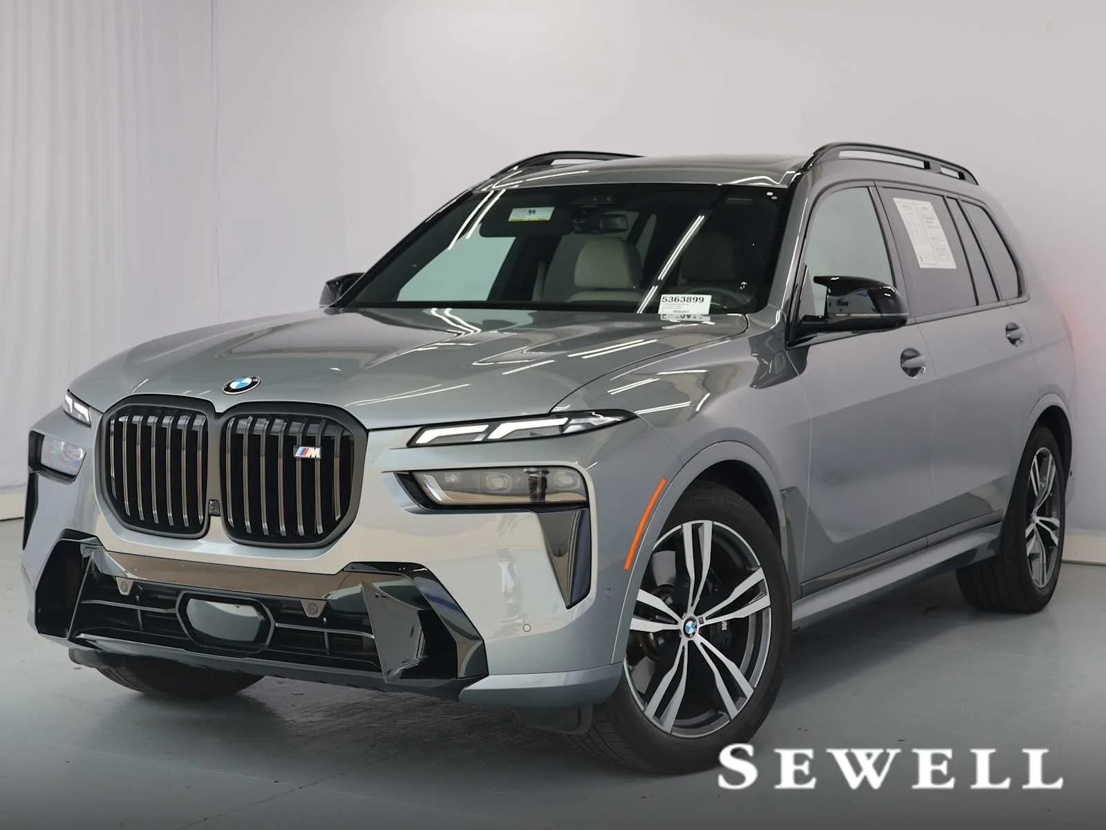 2025 BMW X7 M60i's photo