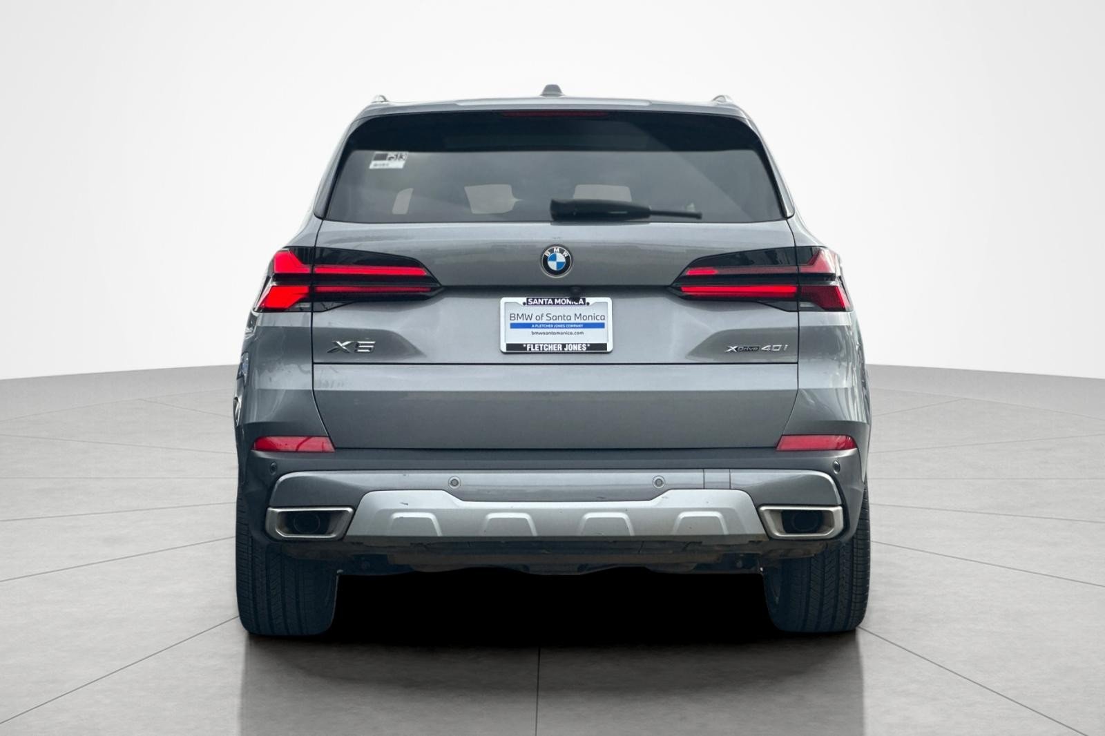 Used 2024 Skyscraper Grey Metallic BMW xDrive40i image 4