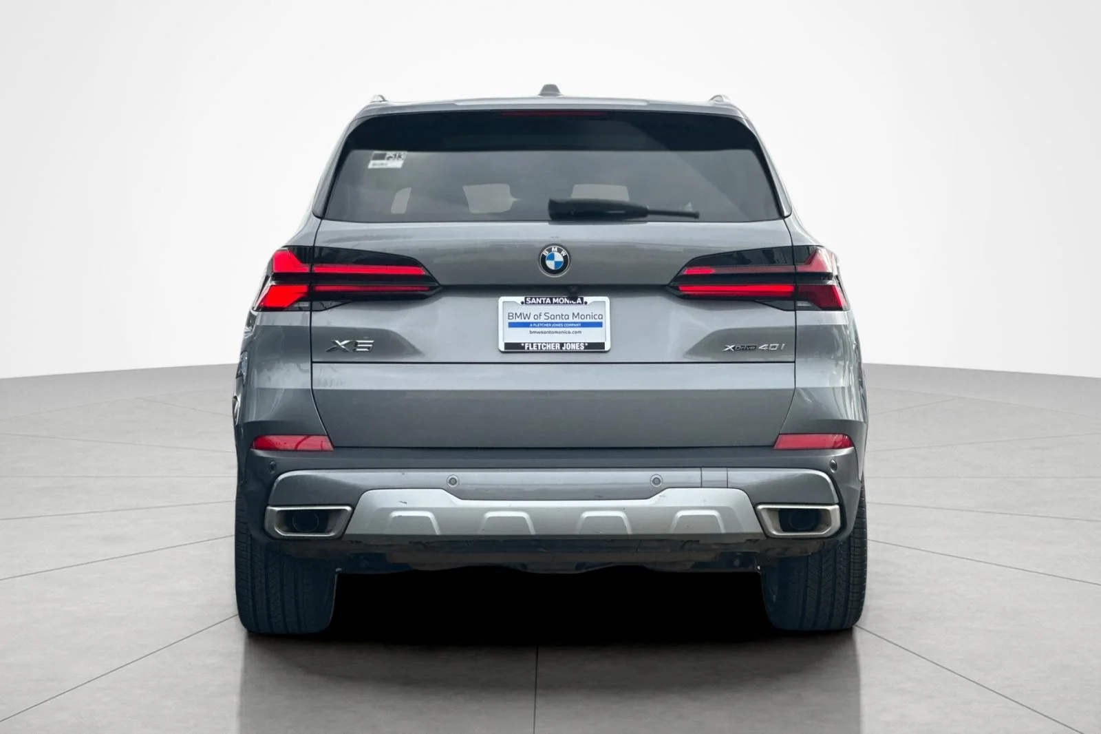 Used 2024 Skyscraper Grey Metallic BMW xDrive40i image 4