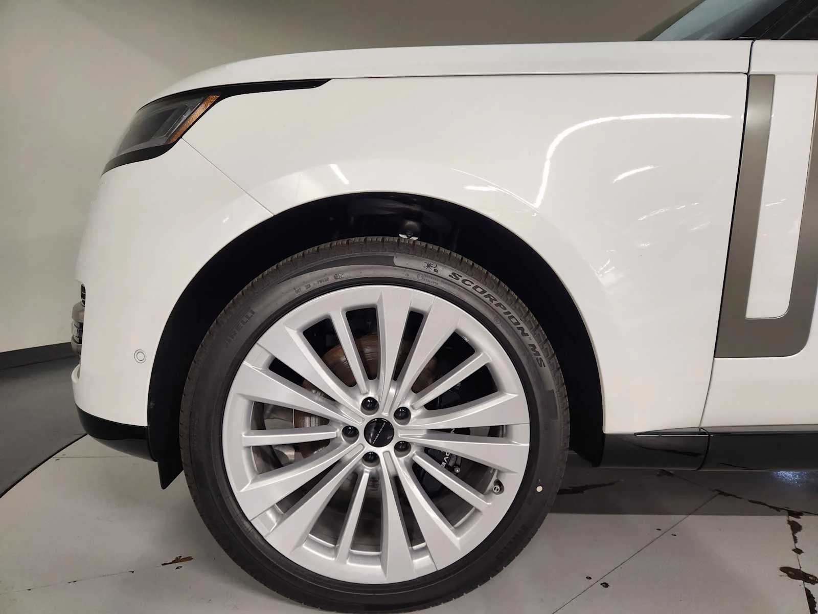 2026 Land Rover Range Rover SE - Photo 11