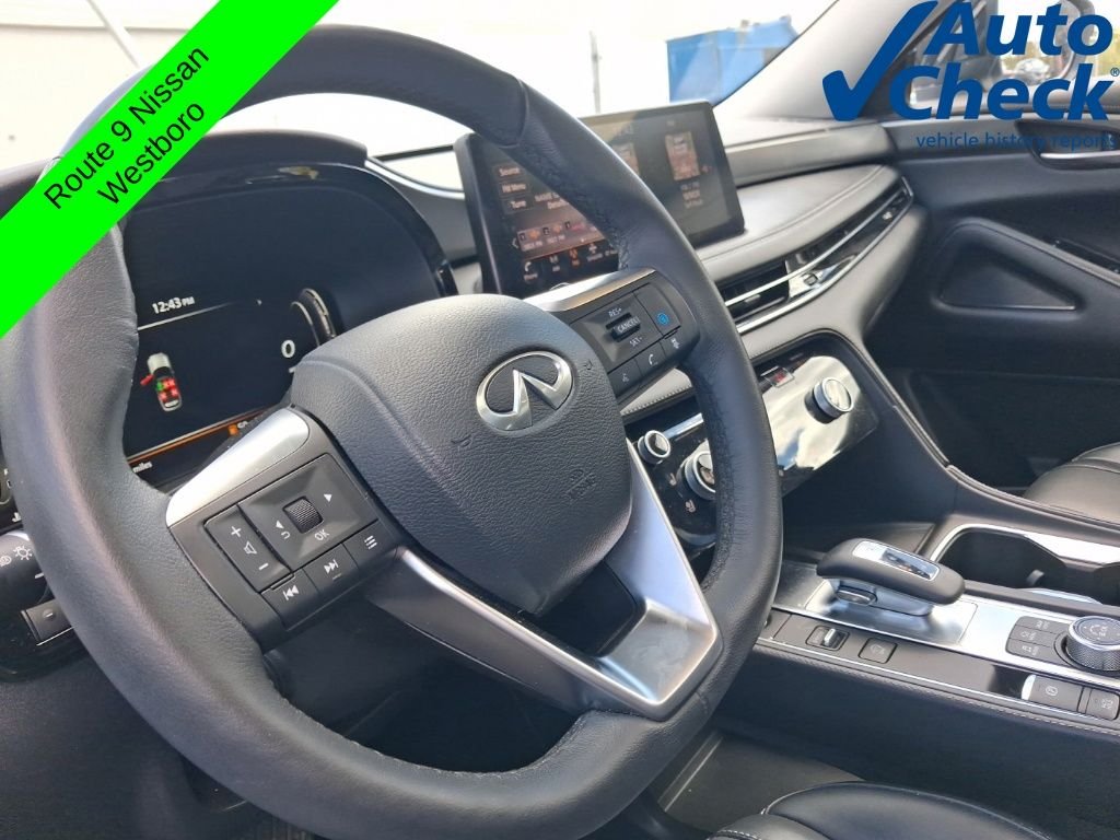 Used 2023 Black INFINITI LUXE image 19