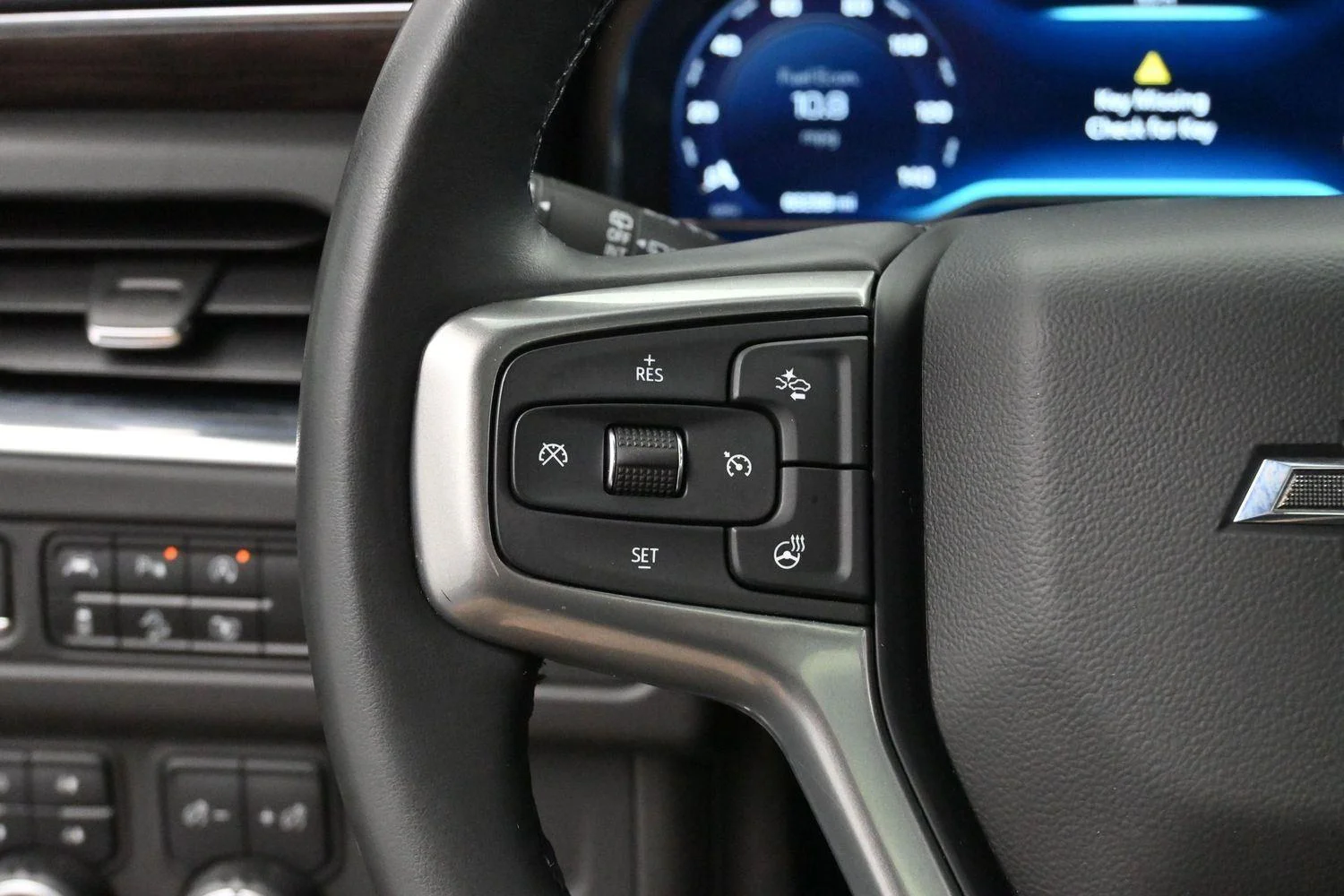 Used 2023 Black Chevrolet Z71 image 17