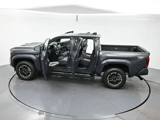 Used 2025 Underground Toyota SR5 image 38