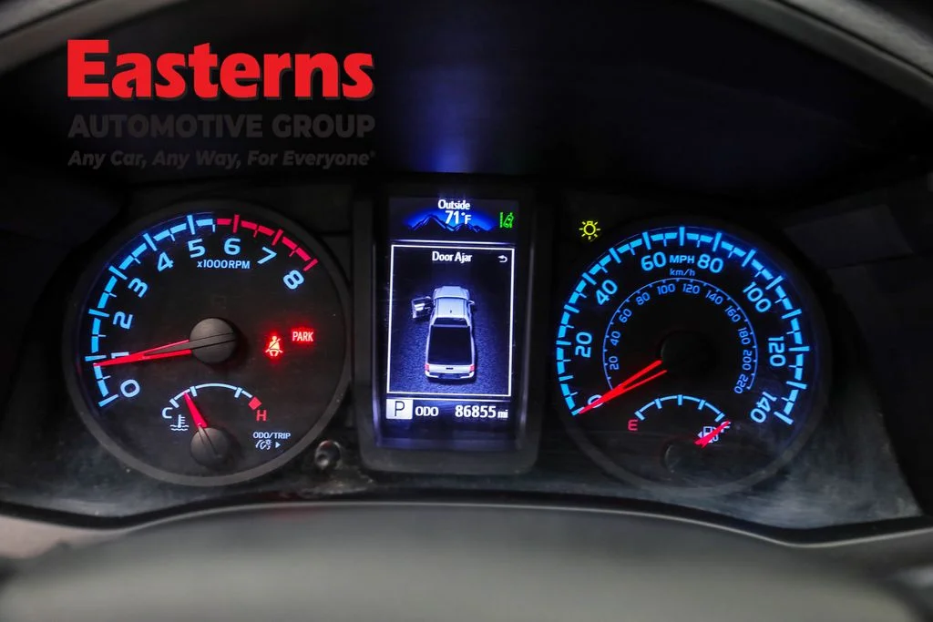 Used 2021 White Toyota SR image 17