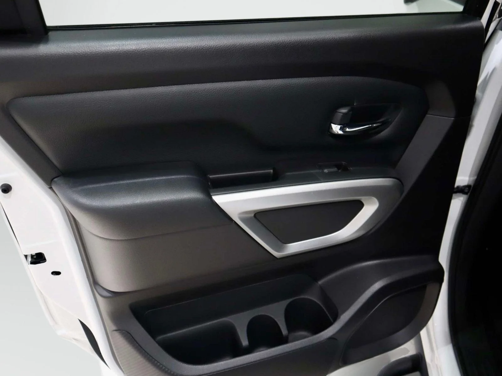 Used 2021 Glacier White Nissan SV image 15
