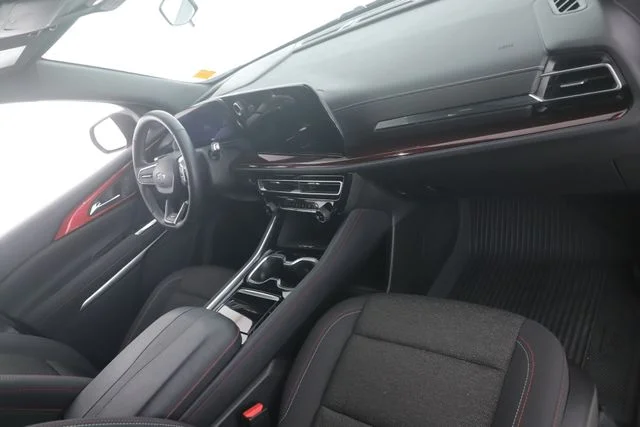 Used 2024 Red Chevrolet Z71 image 29