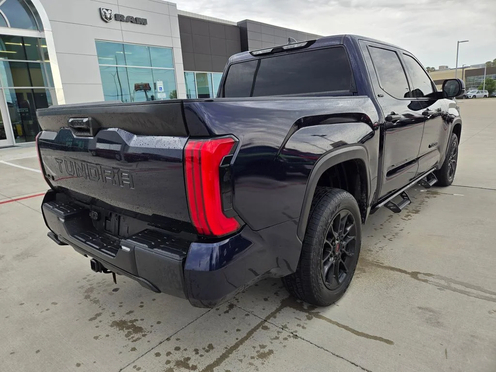 Used 2023  Toyota SR5 image 3
