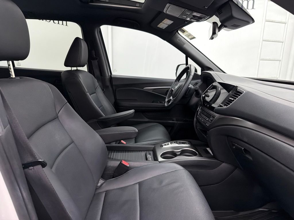 Used 2023 White Honda EX-L image 32