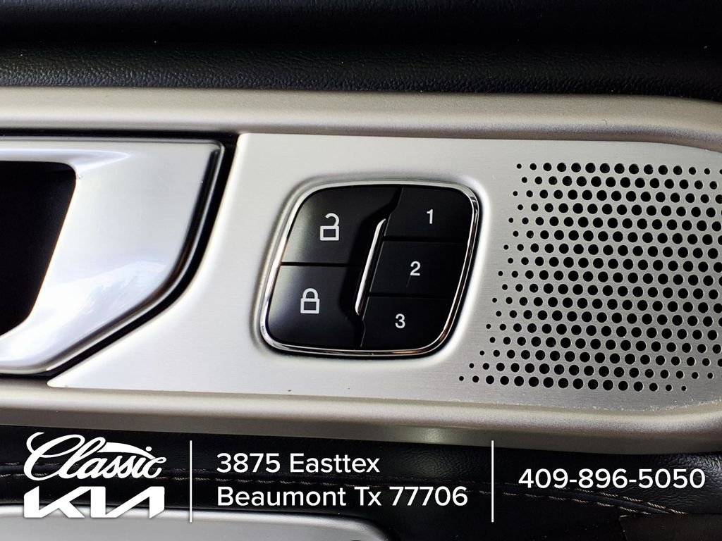 Used 2020 Silver Ford Platinum image 18
