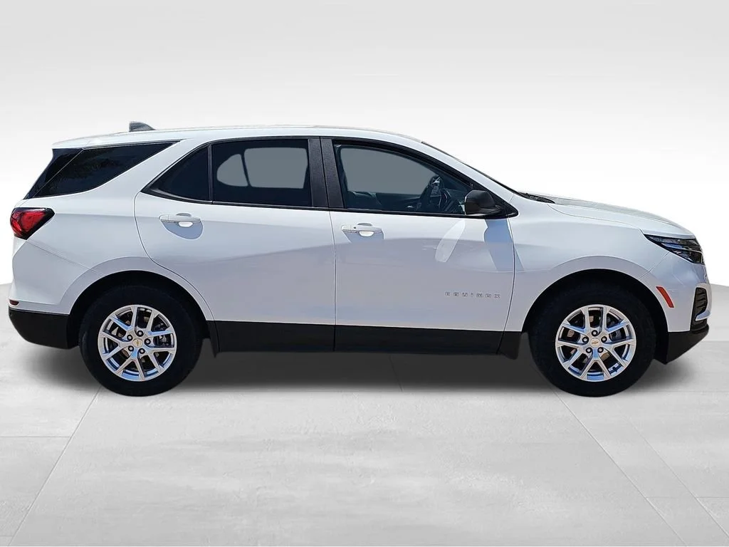 Used 2022 Chevrolet Equinox 1FL with VIN 2GNAX5EV1N6122972 for sale in Watsonville, CA