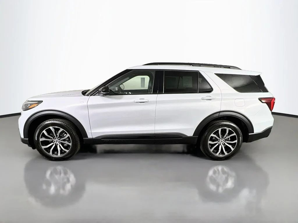 New 2026 Space White Metallic Ford ST-Line image 6
