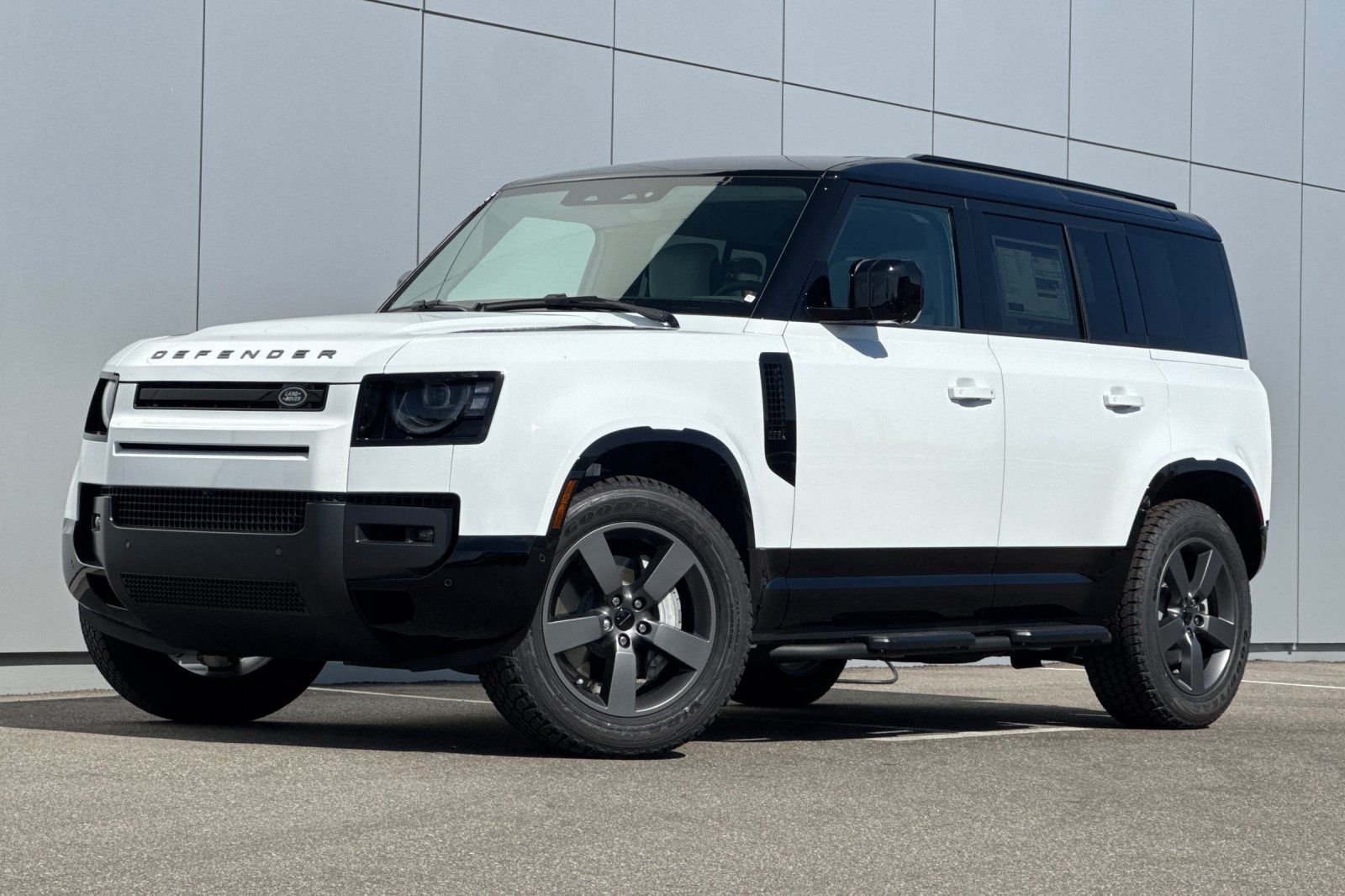 New 2026 Fuji White Land Rover X-Dynamic SE image 1