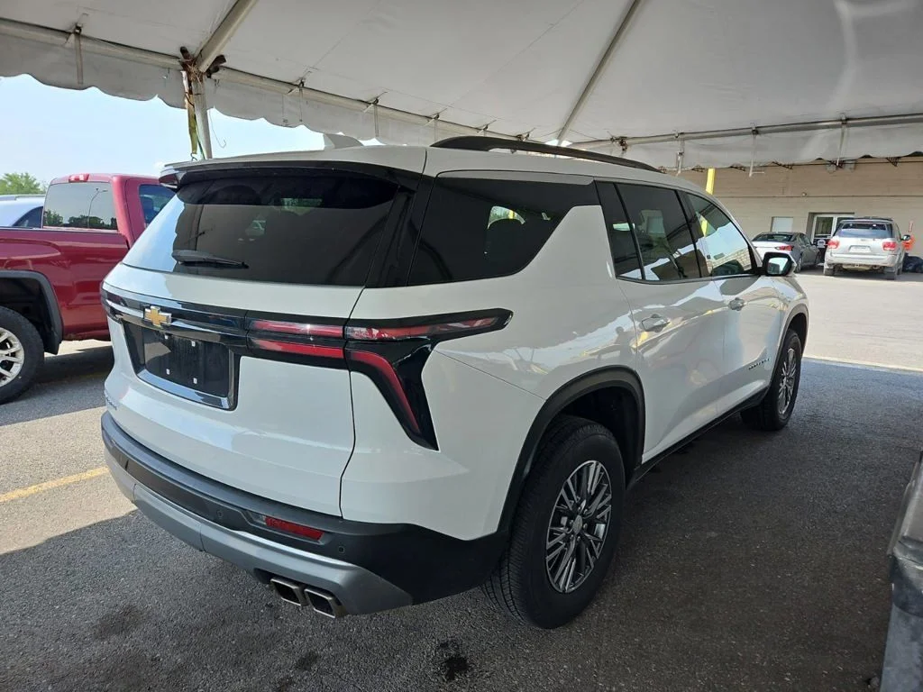 Used 2025 White Chevrolet LT image 5
