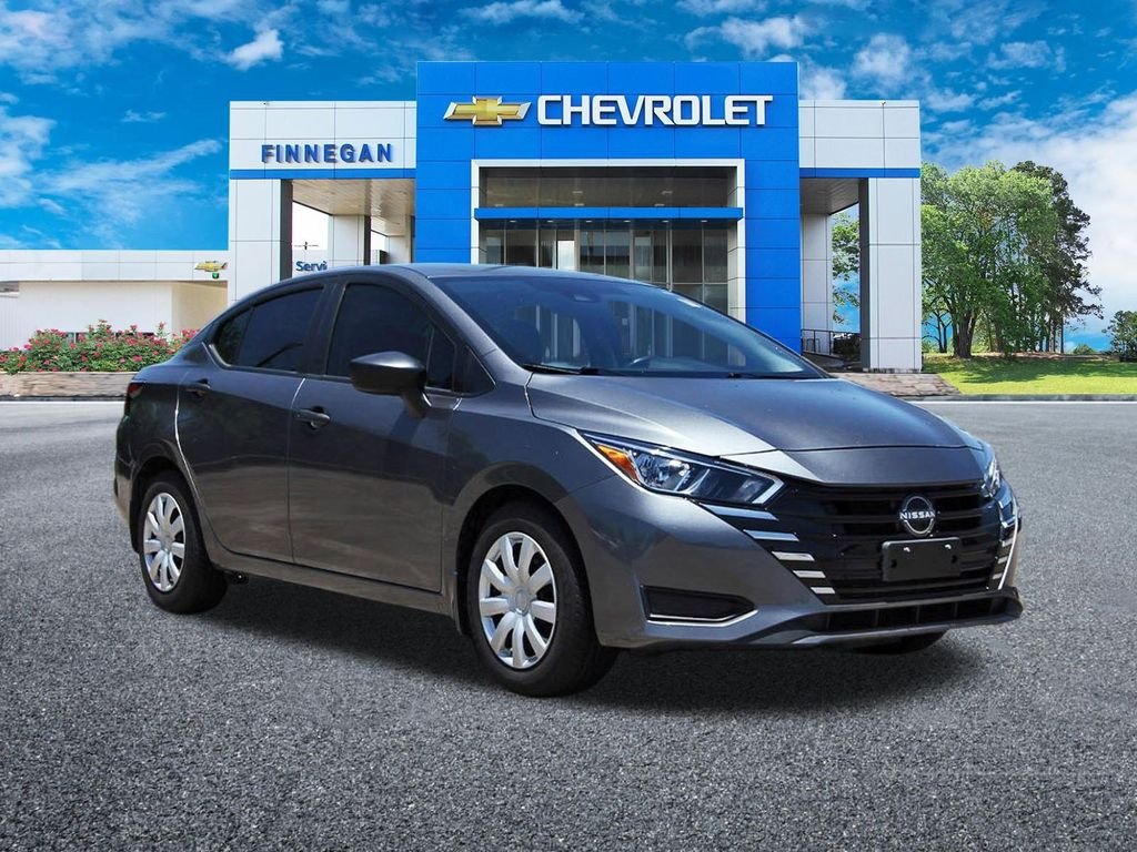 2023 Nissan Versa 1.6 S CVT's photo