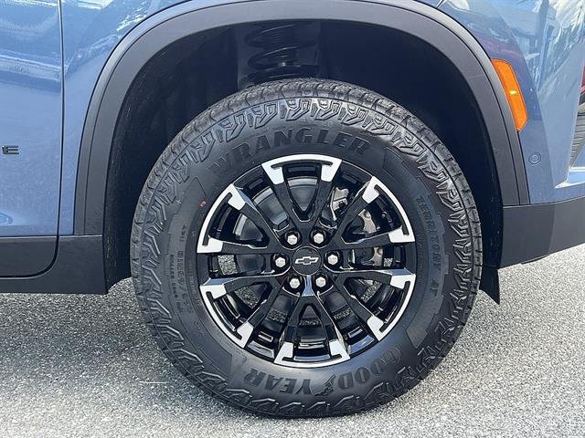 New 2026 Lakeshore Blue Metallic Chevrolet Z71 image 10