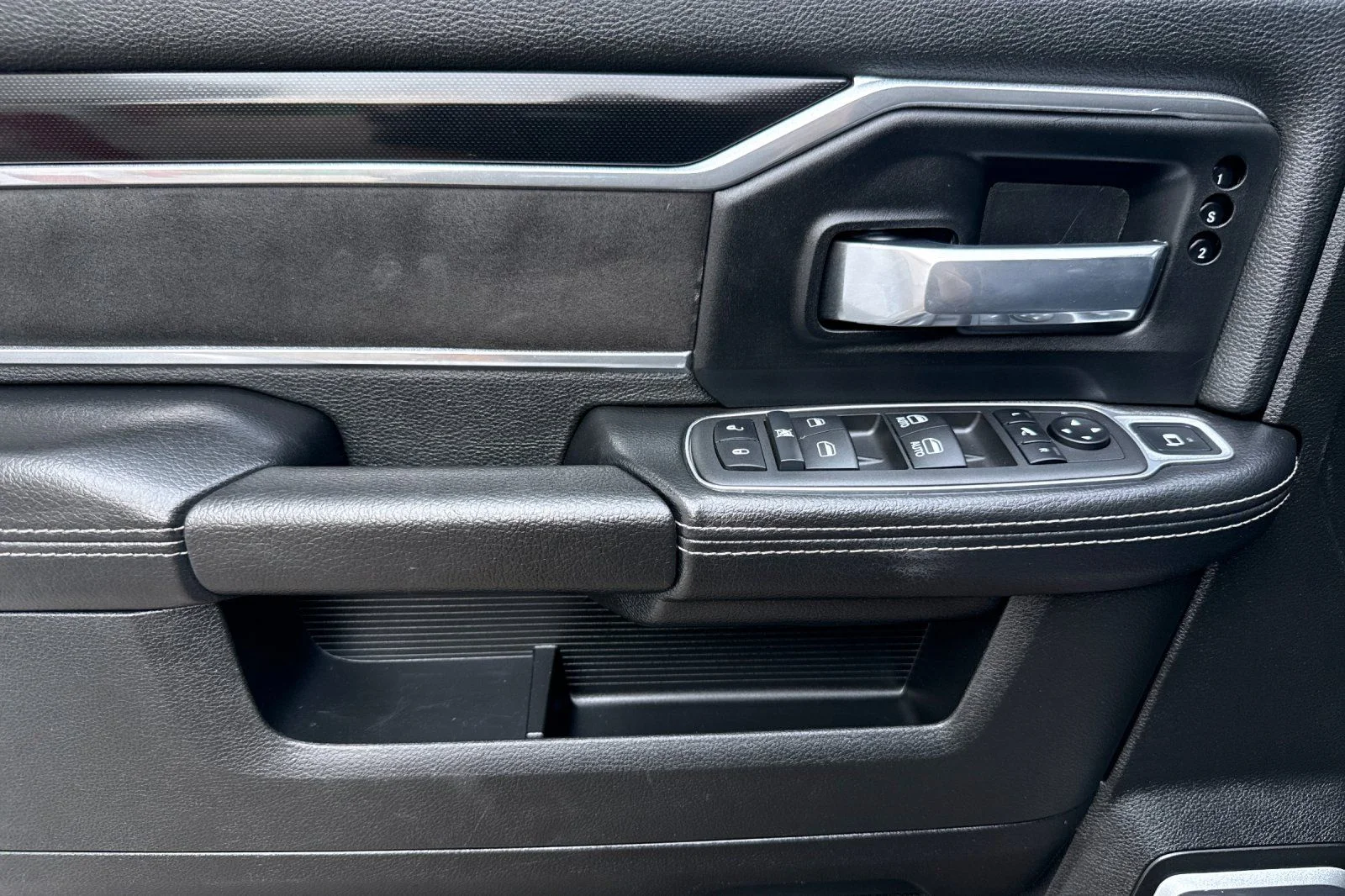 Used 2022 Red Ram Laramie image 10