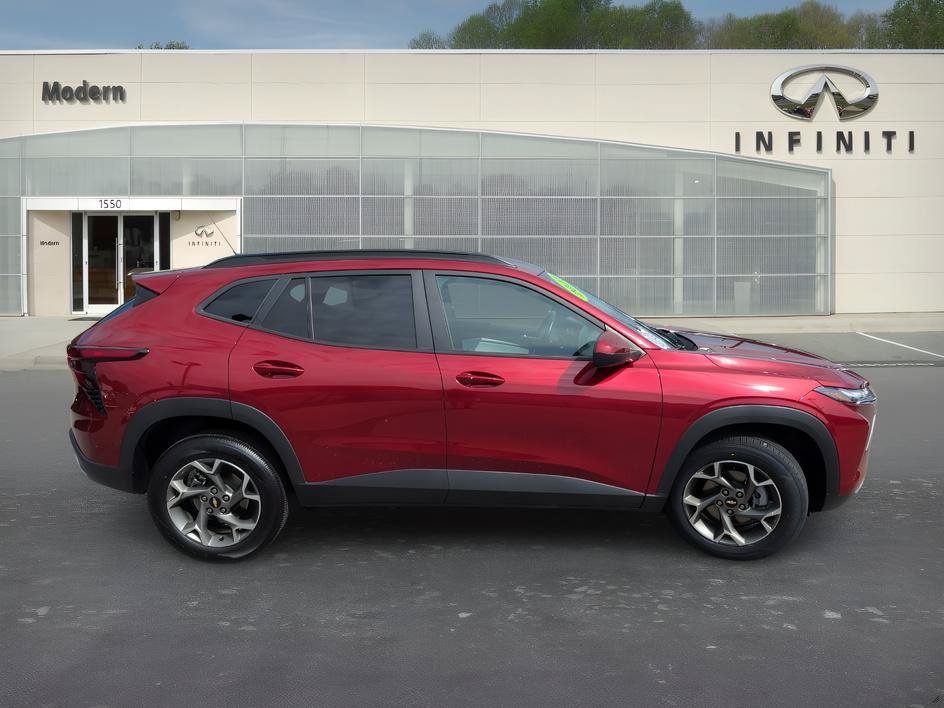 Used 2025 Crimson Metallic Chevrolet LT image 3