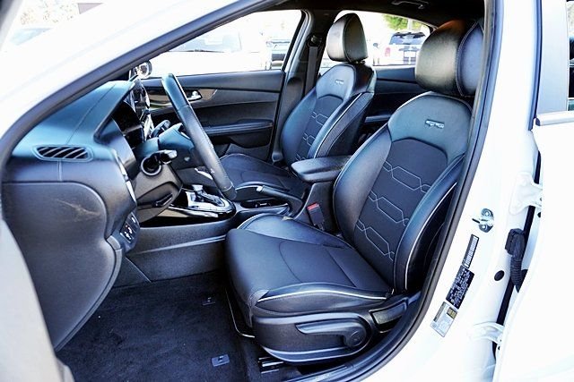 Used 2023 White Kia GT-Line image 13