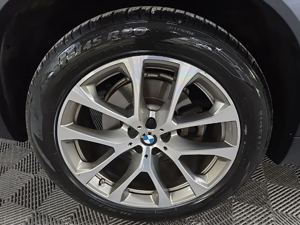 Used 2021 Gray BMW xDrive40i image 16