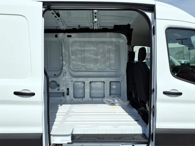 New 2026 Oxford White Ford Base image 30