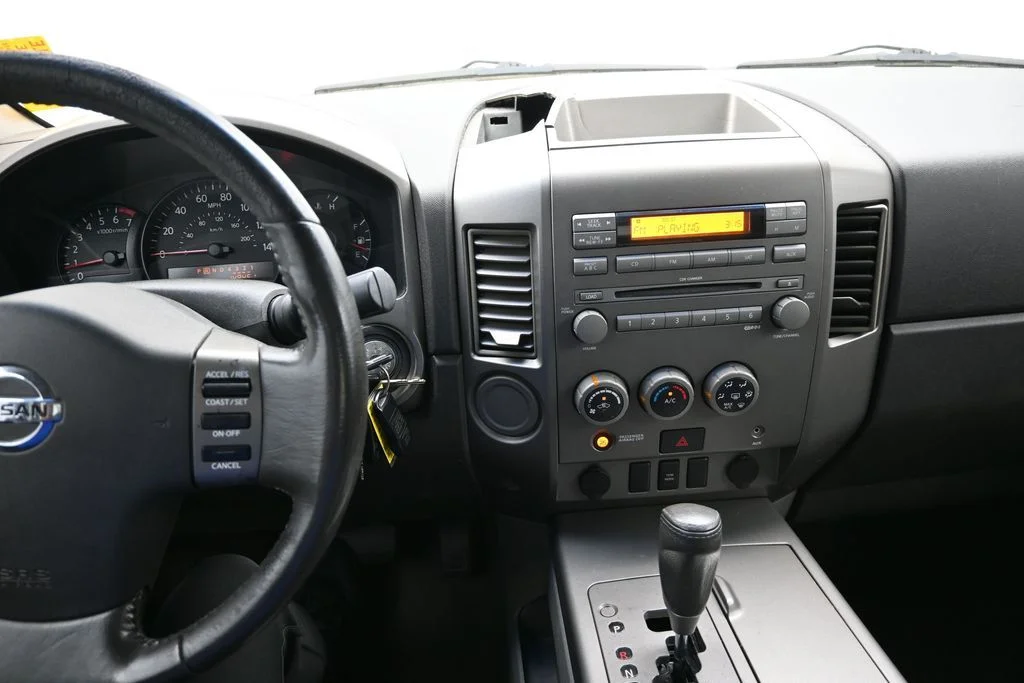 Used 2005 Silver Nissan SE image 16