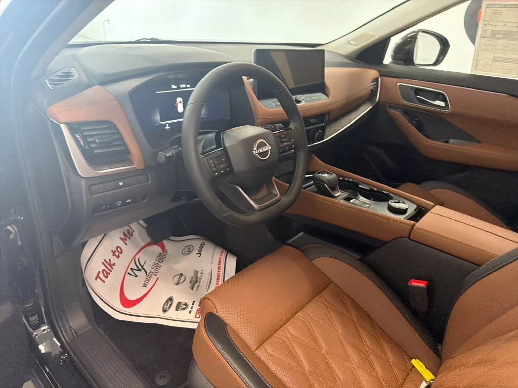 New 2026 Black Nissan Platinum image 9