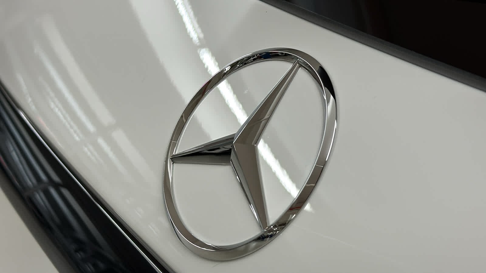 New 2026 Polar White Mercedes-Benz GLC 300 image 9