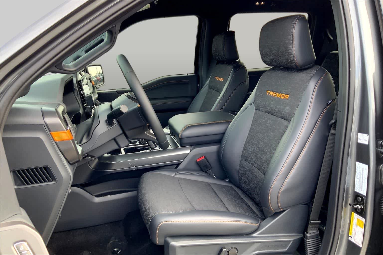 New 2026 M7/CARBONIZED G Ford Tremor image 7