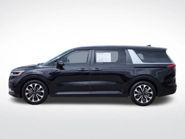 Used 2022 Black Kia EX image 4