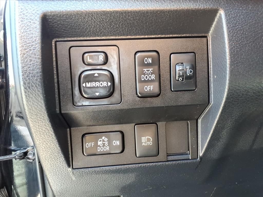 Used 2018 Black Toyota SR5 image 18